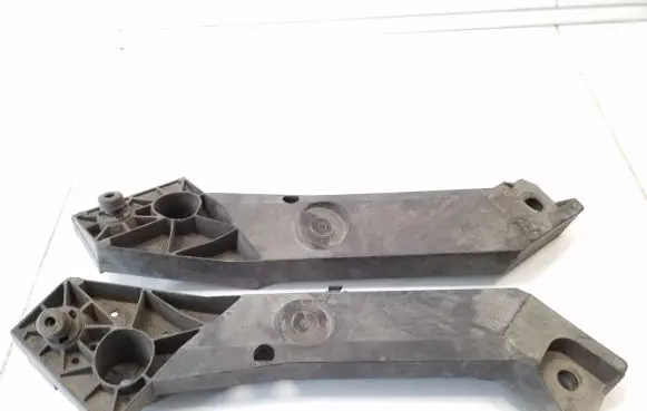 Opel Vivaro Radiator mount bracket 93868911