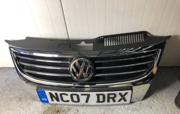Volkswagen Eos Front bumper upper radiator grill 1Q0853651 1Q0853761 1Q0853653C