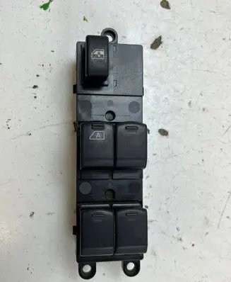 Nissan Qashqai Electric window control switch 80961