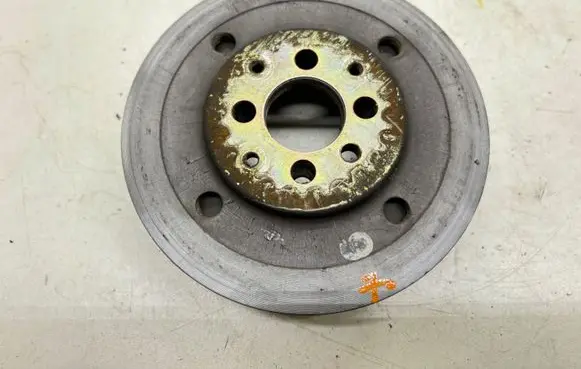 Volkswagen PASSAT B5.5 Crankshaft pulley 038105243F
