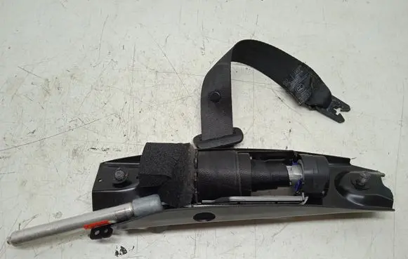 Volvo V70 Front seatbelt 6041213