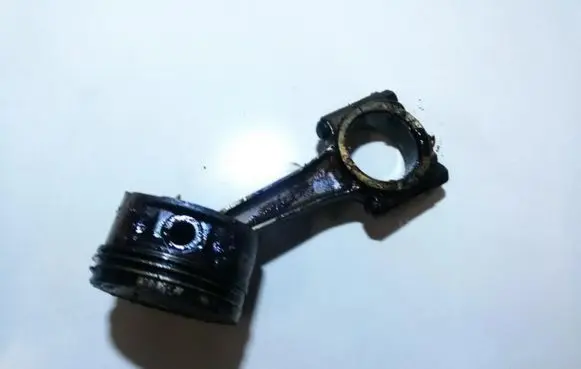 Citroen Xsara Picasso Piston with connecting rod