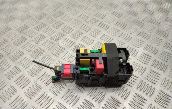 Peugeot 2008 I Fuse module 453535801 4535358