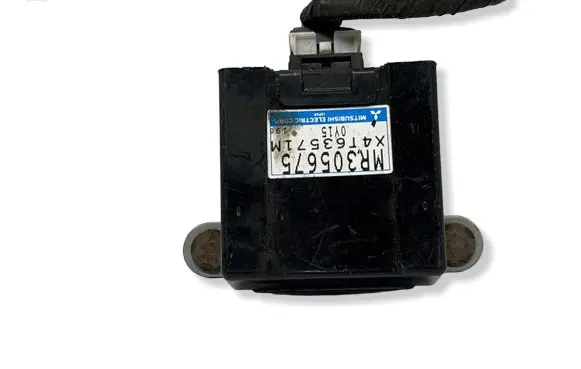 Mitsubishi Pajero Door central lock control unit/module MR305675