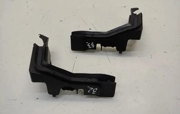 BMW 1 E81 E87 Engine compartment rubber 7140585 51767140585 7140586