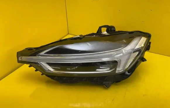 Volvo XC60 Headlight/headlamp 32133544