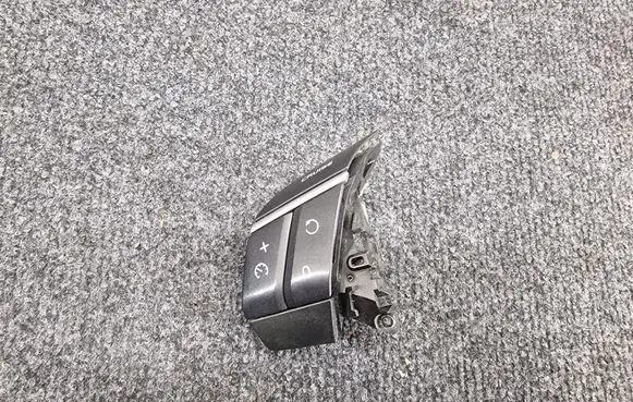 Steering wheel buttons/switches