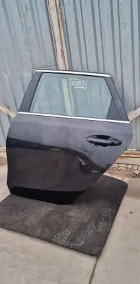 KIA Ceed Rear door 