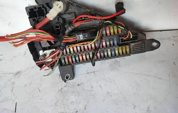 BMW 5 E60 E61 Fuse module 6906619