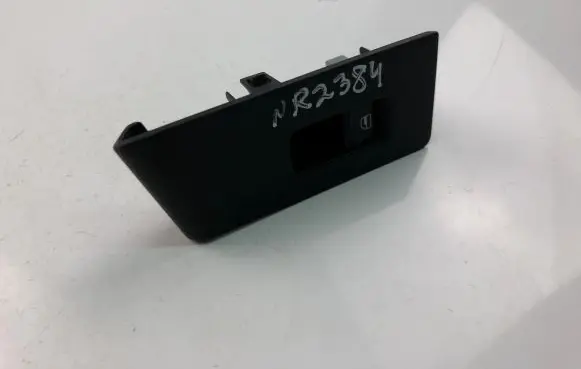 Volkswagen PASSAT B7 Electric window control switch 3AA868750