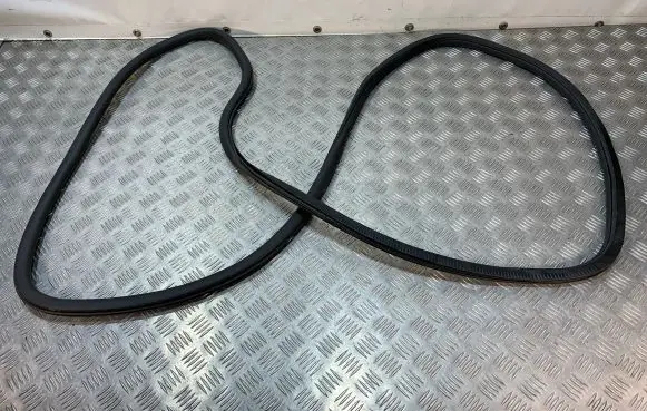 Chrysler Pacifica Sliding door rubber seal 