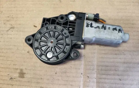 Hyundai Elantra Front door window regulator motor LH22