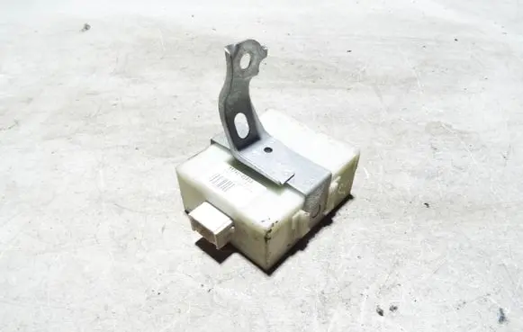 Toyota Avensis T250 Door control unit/module 8974105050
