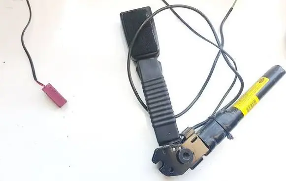 Ford Kuga I Front seatbelt buckle 8V41A61209AB