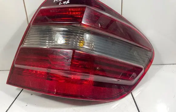 Mercedes-Benz ML W164 Rear/tail lights 404122R 404182R