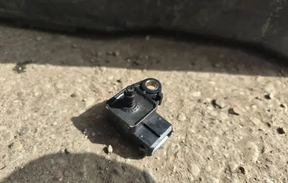 BMW 5 E39 Air pressure sensor 2246977
