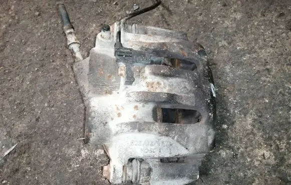Mercedes-Benz Vito Viano W639 Front brake caliper