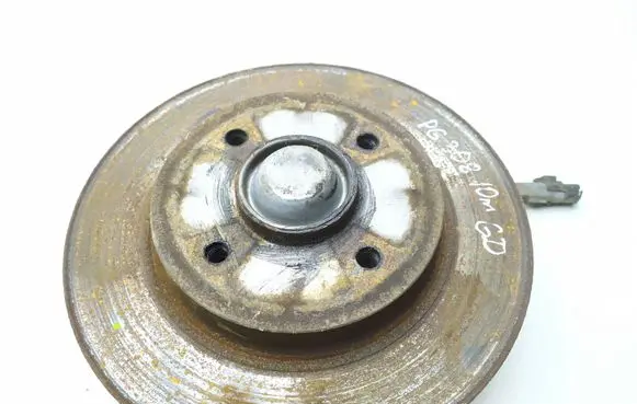Rear wheel hub