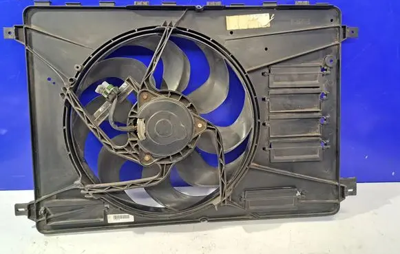 Volvo V60 Radiator cooling fan shroud 32137341 31305135