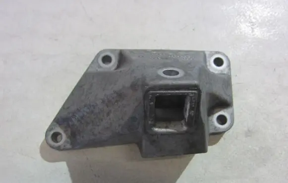 BMW 5 F10 F11 Engine mounting bracket 6775903