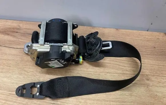 Mercedes-Benz C W205 Front seatbelt 622765800