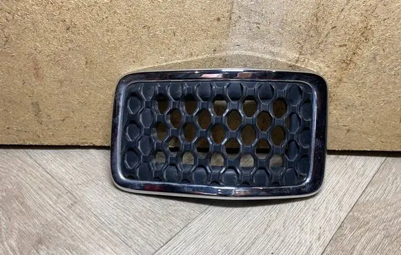 Jeep Cherokee Front bumper upper radiator grill 68323777AB