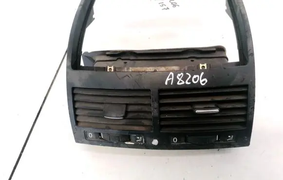 Volkswagen Touareg I Dash center air vent grill 7L6819727