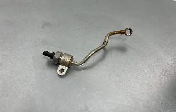 BMW 3 G20 G21 Exhaust gas pressure sensor 8579973