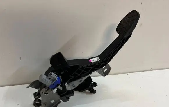 Mazda 3 III Clutch pedal 