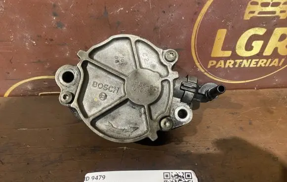 Volvo S40 Vacuum pump 01562C1