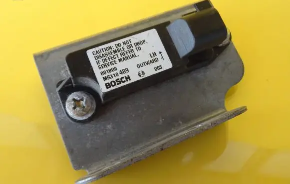 Mitsubishi Space Star Airbag deployment crash/impact sensor MR318489