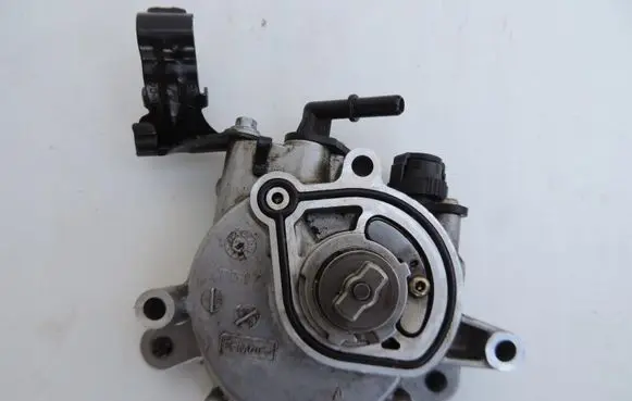 Ford Fiesta Vacuum pump H6BG-2A451-AB