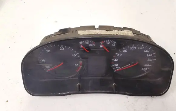Volkswagen PASSAT B5 Speedometer (instrument cluster) 3B0919881N