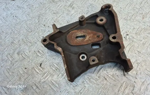 Opel Insignia A Engine mounting bracket 55577601