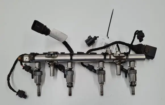 Volkswagen Jetta VI Fuel injectors set 06K133317H