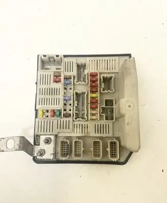 Renault Scenic III - Grand scenic III Fuse module 8200481866