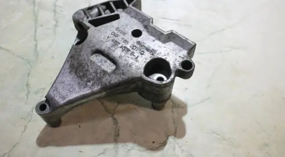 Audi A3 S3 8P Engine mounting bracket 06F199207Q