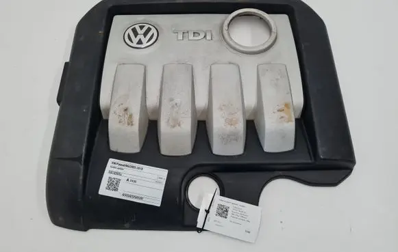 Volkswagen PASSAT B6 Engine cover (trim) 03G103925J