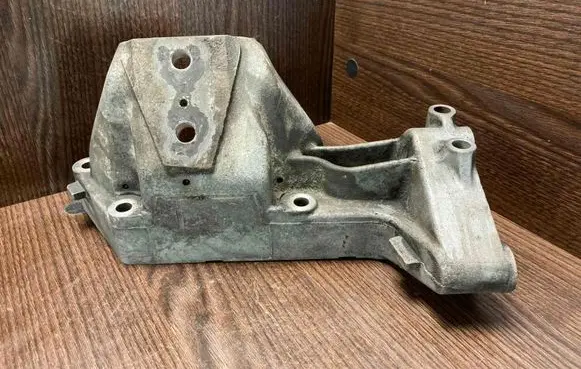 Iveco Daily 3rd gen Engine mounting bracket 500376599