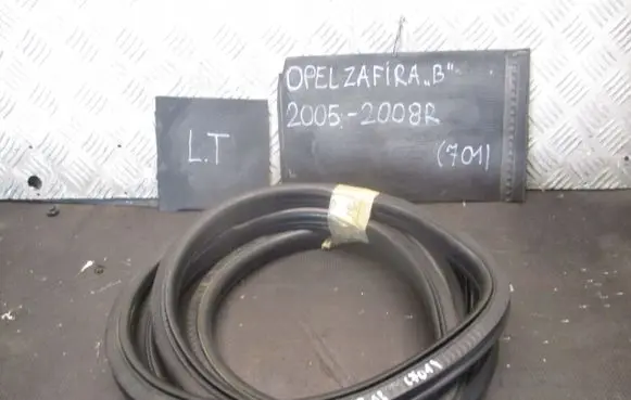 Opel Zafira B Front door rubber seal 
