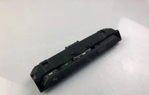 Volkswagen PASSAT B8 Hazard light switch 3G1853770A
