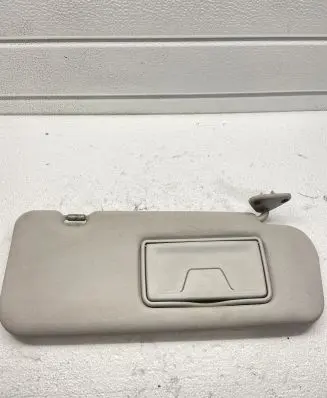 Mitsubishi Grandis Sun visor