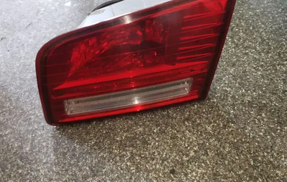 KIA Magentis Tailgate rear/tail lights