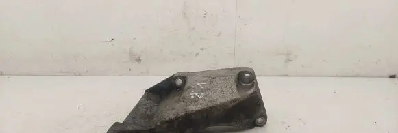 Volkswagen PASSAT B5 Engine mounting bracket 8D0199307P