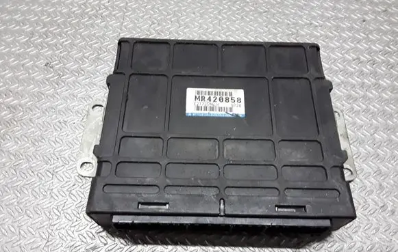 Mitsubishi Space Wagon Engine control unit/module MR420858 E2T72586H
