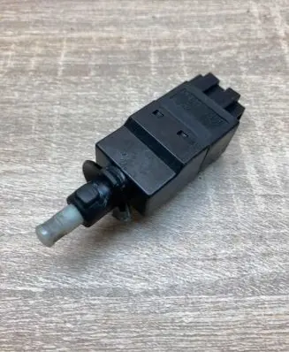 Mercedes-Benz E W211 Brake pedal sensor switch 0015454009