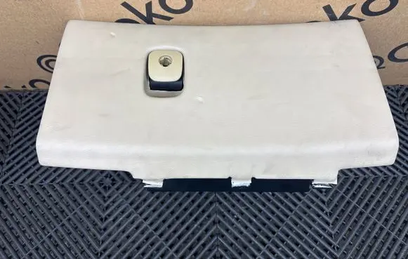 Chevrolet Corvette C6 Glove box Z4588