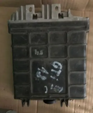 Volkswagen Golf II Air suspension control unit module (rear) 8545