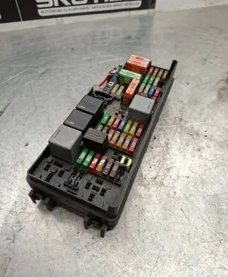 Mercedes-Benz ML W164 Fuse module A1645400272 16454741 5072426