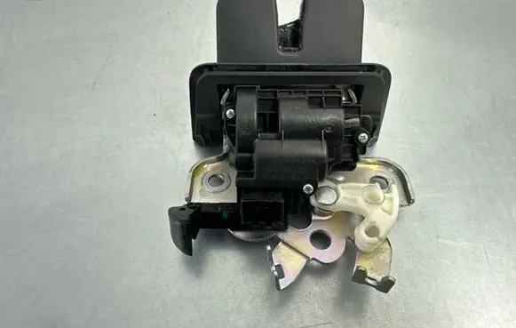 Audi A6 S6 C7 4G Tailgate/trunk/boot lock/catch/latch 8R0827505